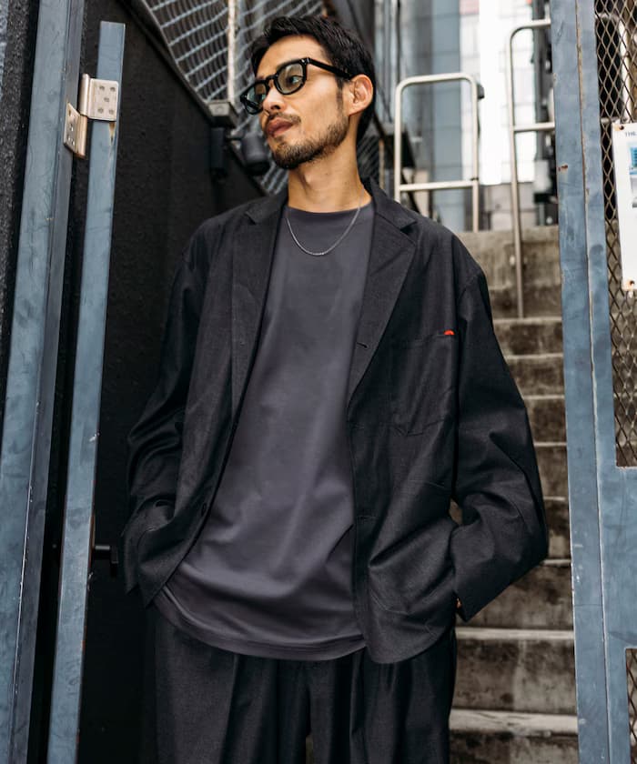 チャコールグレー