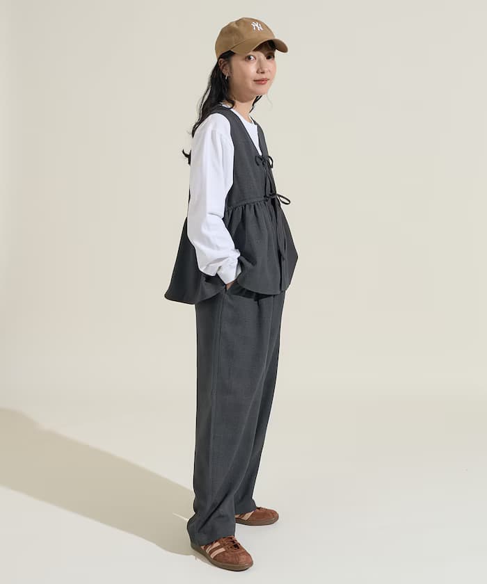 チャコールグレー