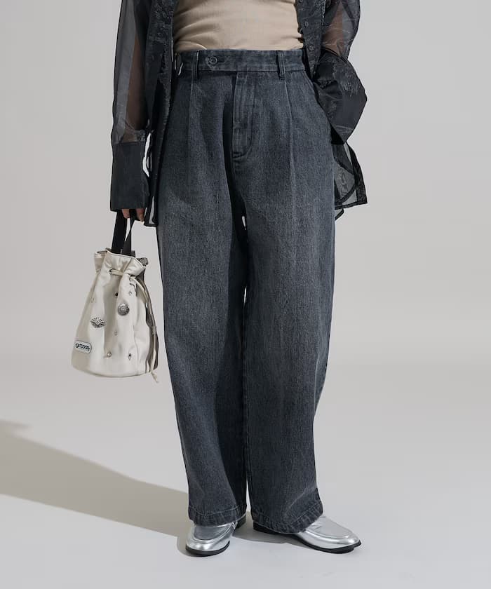 チャコールグレー