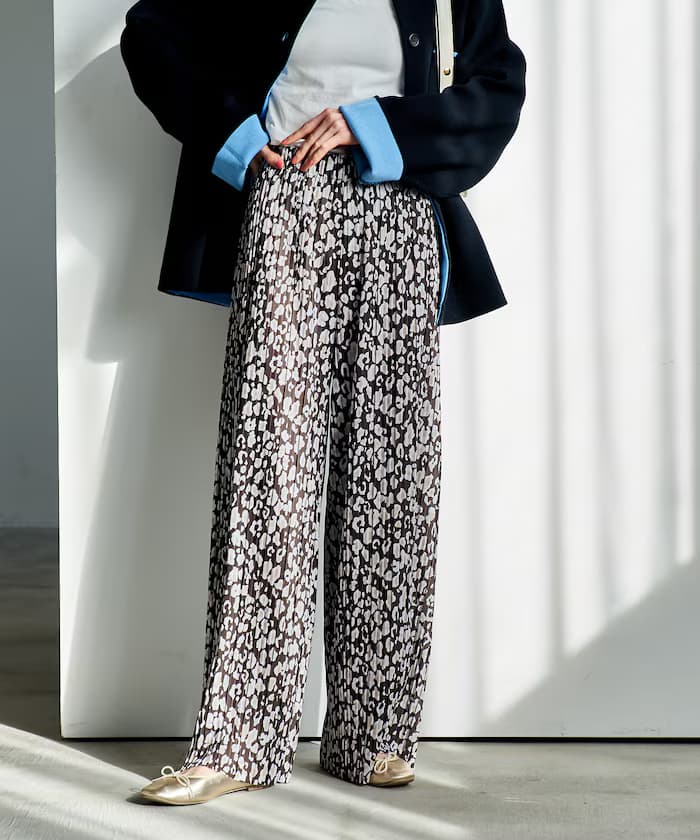 チャコールグレー