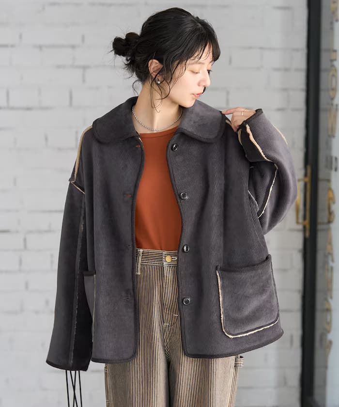 チャコールグレー