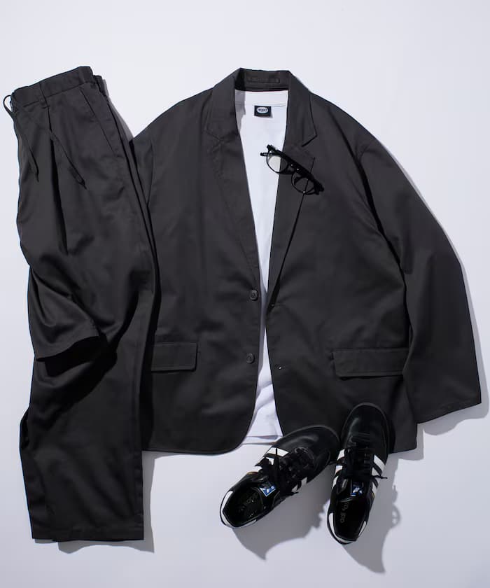 チャコールグレー