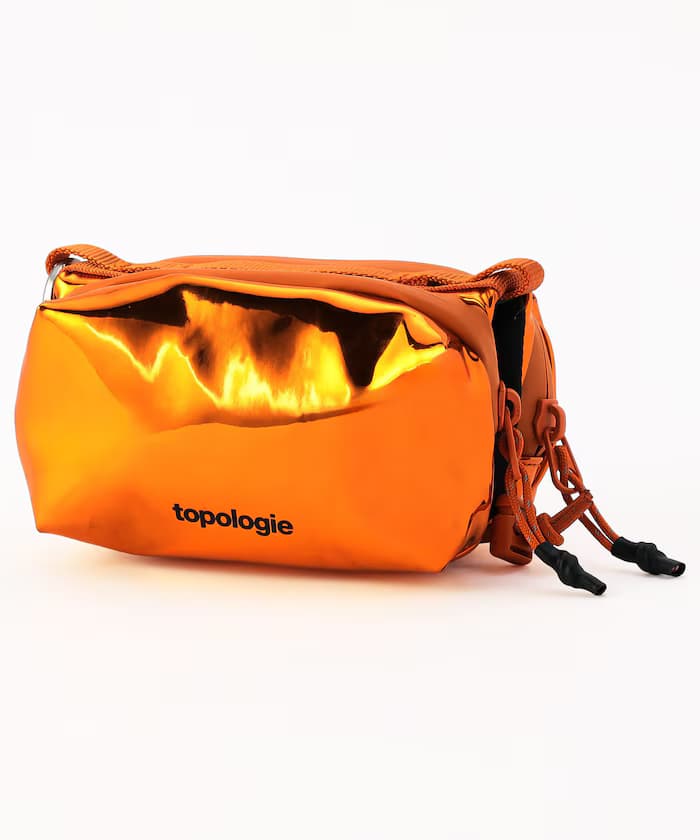 Topologie 迷你瓶型斜背包金屬感款