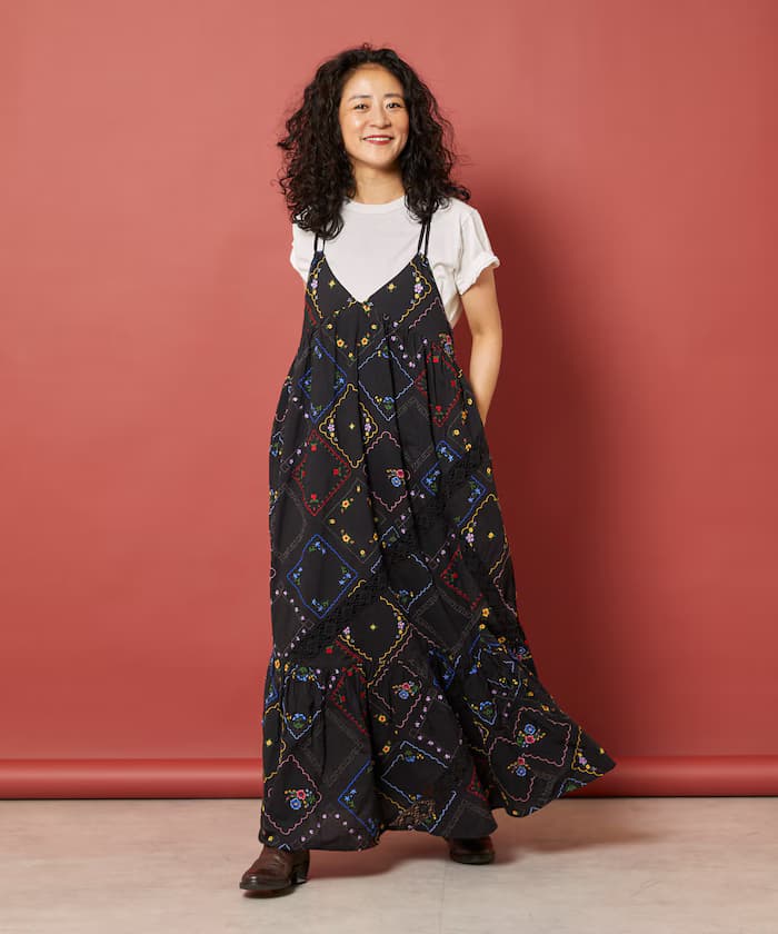 花卉刺繍吊帶洋裝