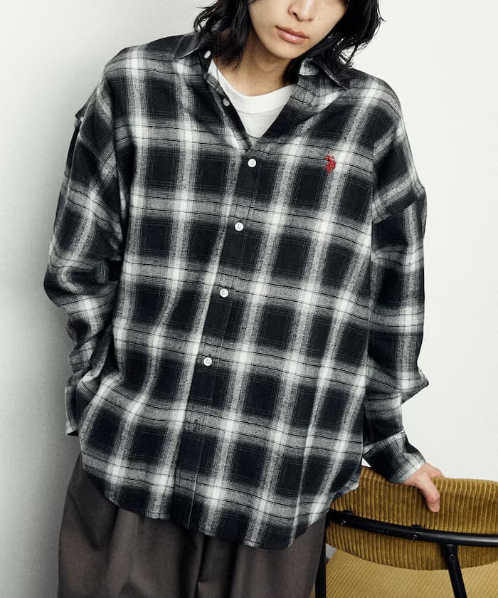 チャコールグレー