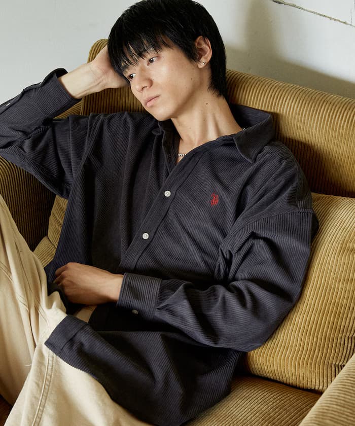 チャコールグレー