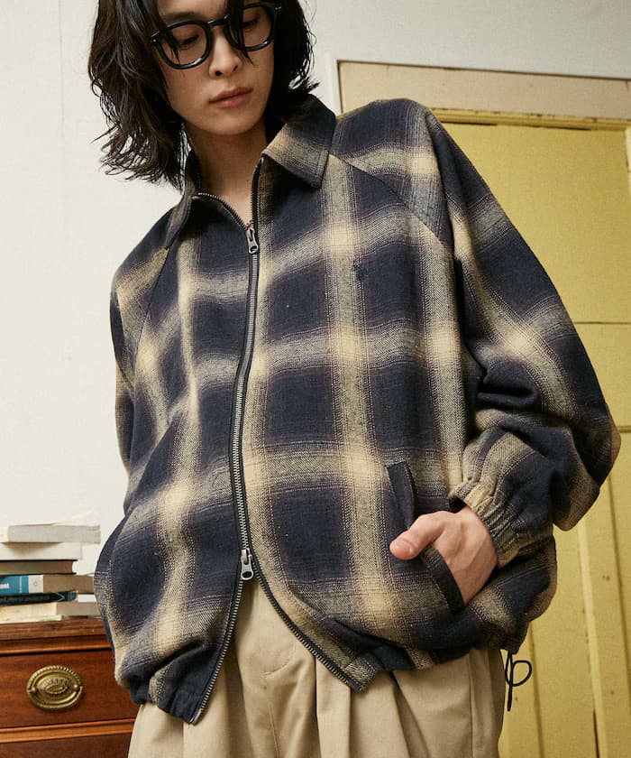 チャコールグレー