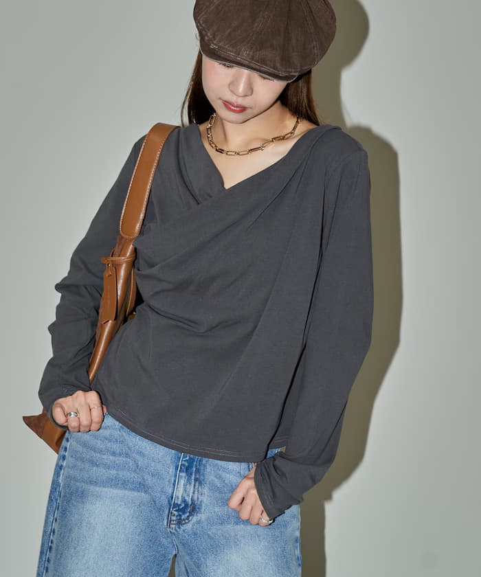 チャコールグレー