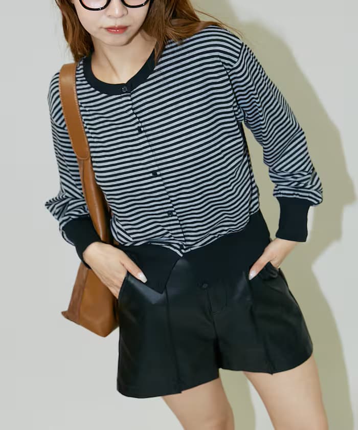 チャコールグレー