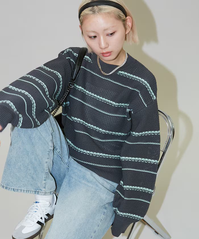 チャコールグレー