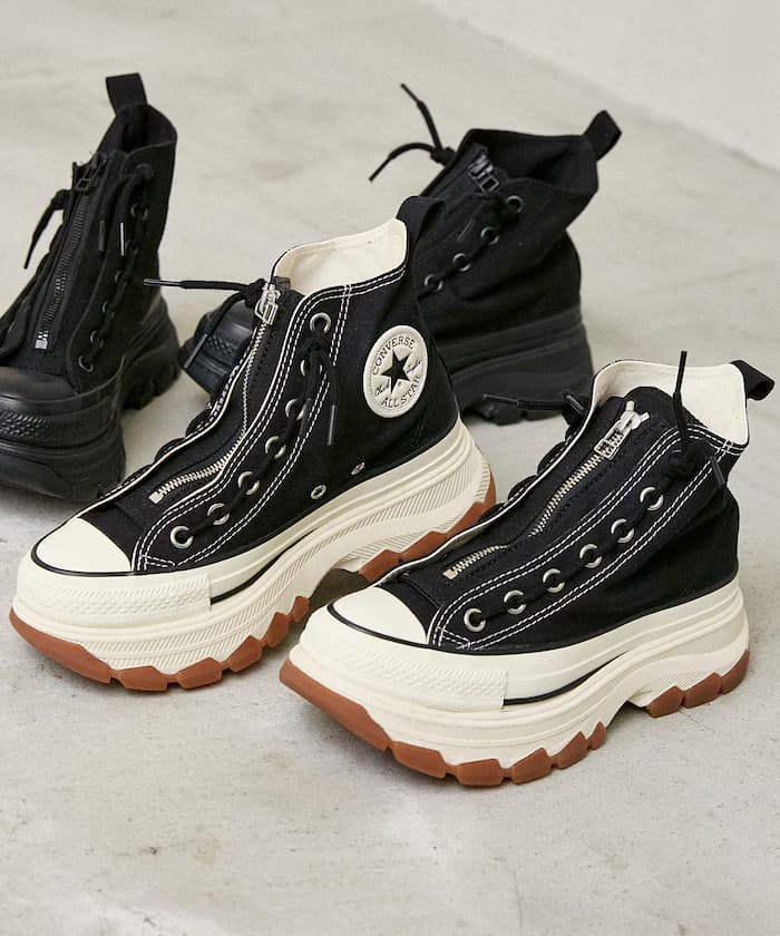 チャコールグレー