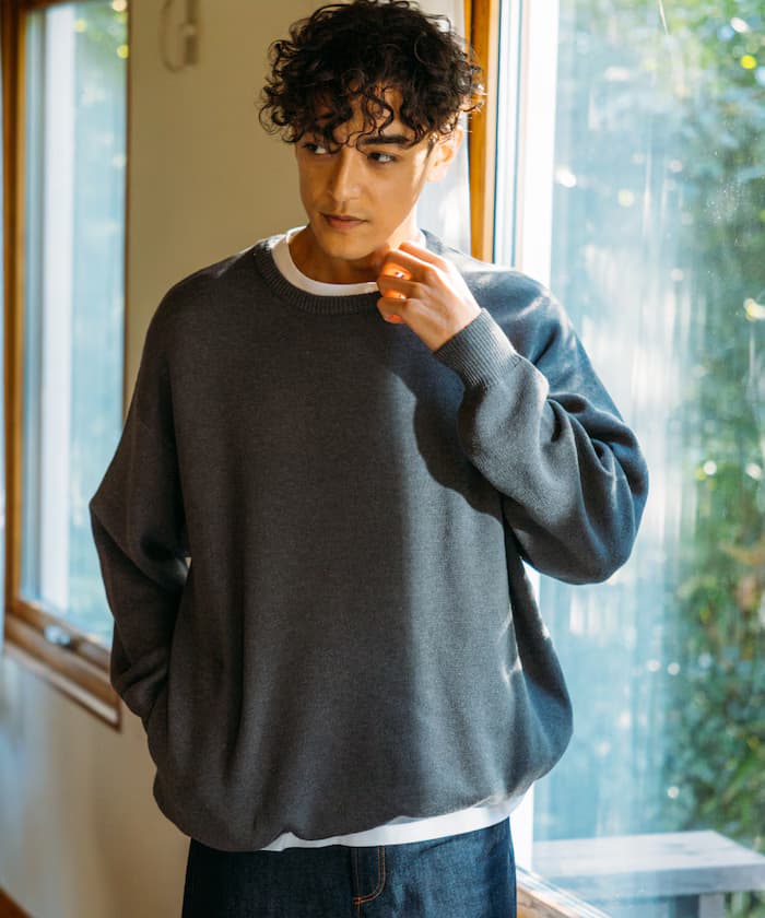 チャコールグレー