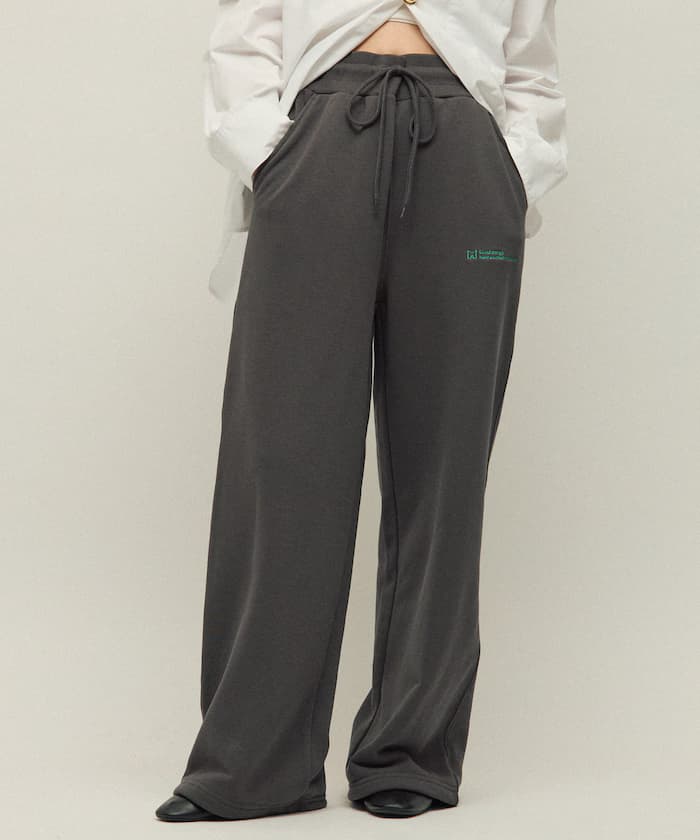 チャコールグレー