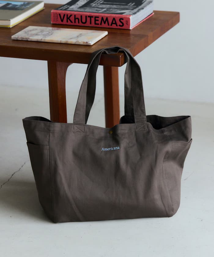 ダークブラウン