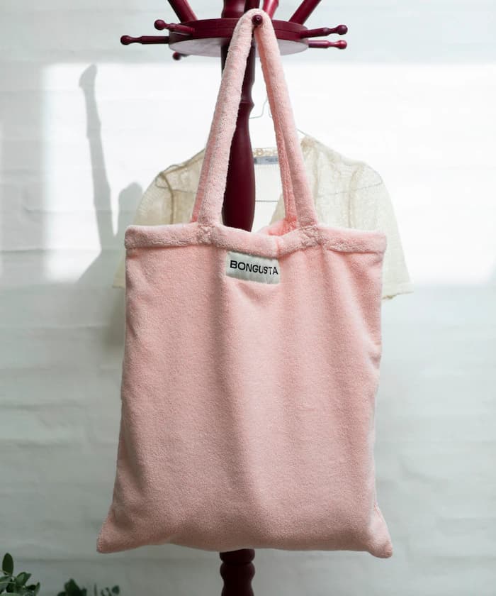 コーラルピンク